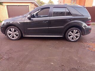 2009 Mercedes-Benz M-Класс 350 II (W164) Рестайлинг, чёрный, 1150000 рублей, вид 3