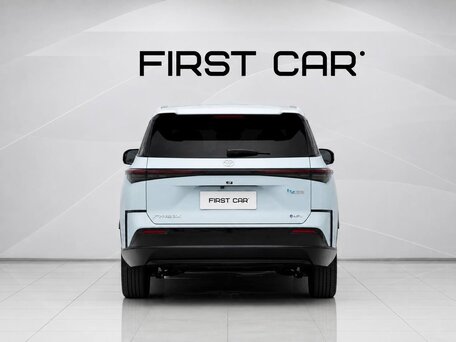 2026 Toyota bZ3X 50 kWh, золотистый, 2635000 рублей, вид 3