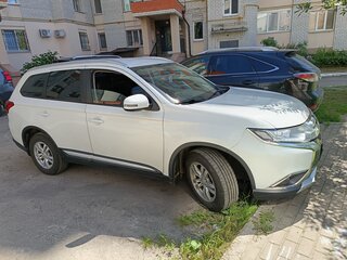2016 Mitsubishi Outlander III Рестайлинг 2, белый, 1600000 рублей, вид 3