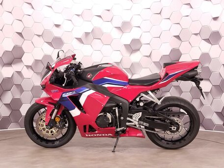 2021 Honda CBR 600RR, красный, 1329000 рублей, вид 4