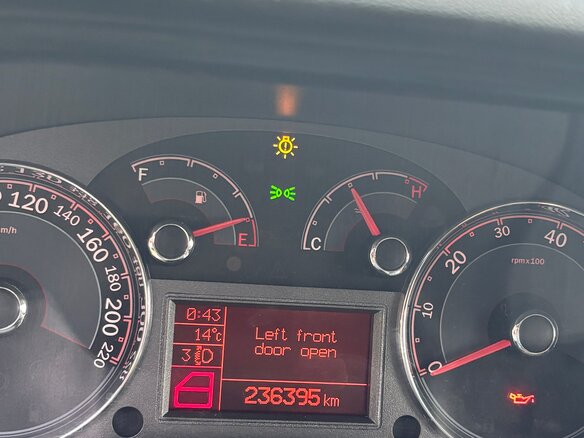 2011 Fiat Linea, серый, 350000 рублей - вид 4