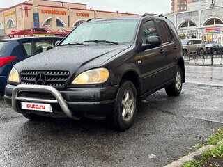 2001 Mercedes-Benz M-Класс 320 I (W163) Рестайлинг, чёрный, 380000 рублей, вид 1