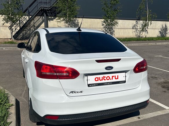 2017 Ford Focus III Рестайлинг, белый, 1000000 рублей - вид 2