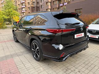 2021 Toyota Crown Kluger, чёрный, 5590000 рублей, вид 4