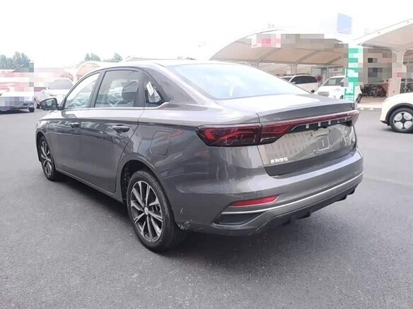 2026 Geely Emgrand III, серебристый - вид 5