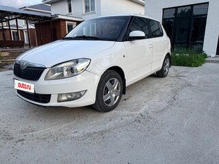 2013 Skoda Fabia II Рестайлинг, белый, 650000 рублей, вид 1