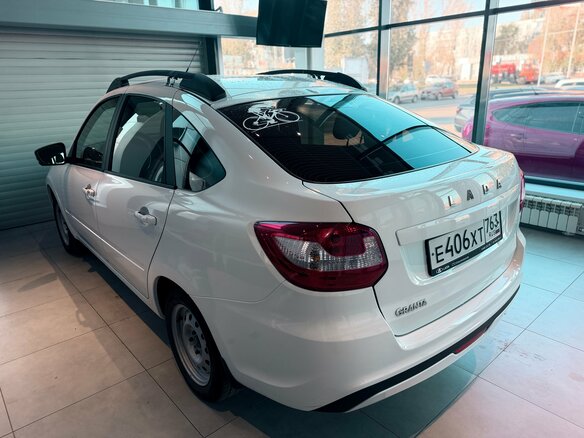 2022 Lada (ВАЗ) Granta I Рестайлинг, белый, 699000 рублей - вид 2