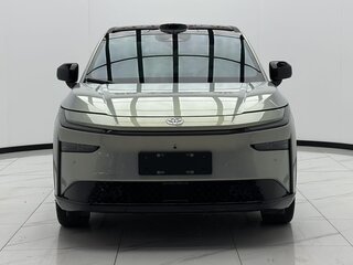 2025 Toyota bZ3X 58.3 kWh, серебристый, 2990000 рублей, вид 2