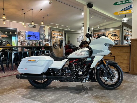 2025 Harley-Davidson CVO Road Glide ST, серебристый, 5250000 рублей - вид 16
