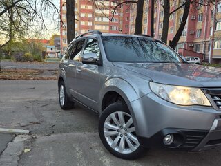 2011 Subaru Forester III Рестайлинг, серебристый, 1450000 рублей, вид 3