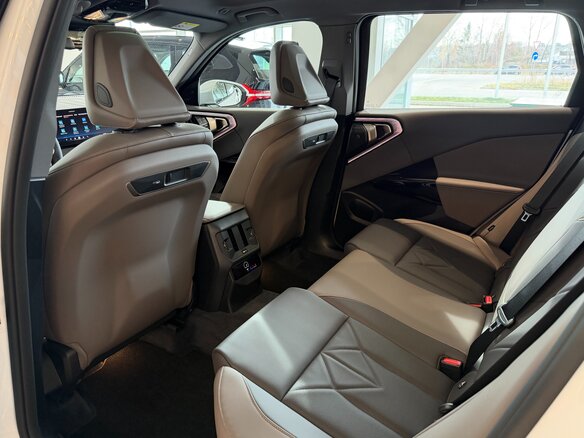 2026 BMW X3 Long 30L xDrive IV (G45/G48), белый, 7490000 рублей - вид 32