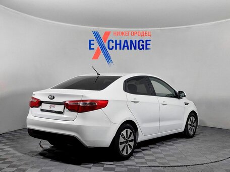 2013 Kia Rio 5-speed III, белый, 609000 рублей, вид 4