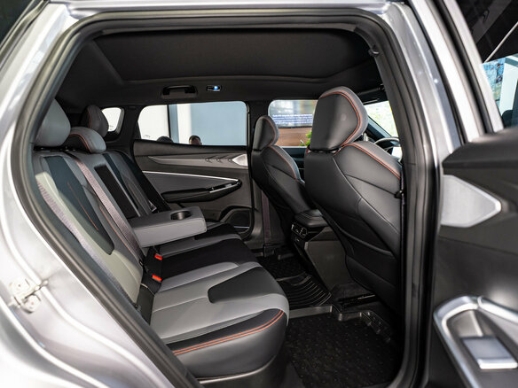 2026 Geely Cityray, серебристый, 3215741 рублей - вид 10