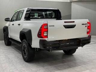 2025 Toyota Hilux VIII Рестайлинг 2, белый, 7050000 рублей, вид 4