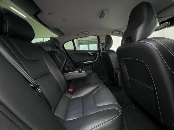 2016 Volvo S60 II Рестайлинг, серебристый, 1350000 рублей - вид 38