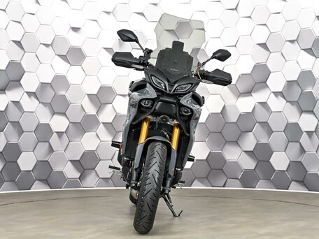 2024 Yamaha MT-09 Tracer (FJ-09), серый, 1639000 рублей, вид 5