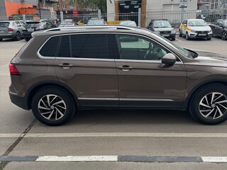2019 Volkswagen Tiguan II, коричневый, 1990000 рублей, вид 3