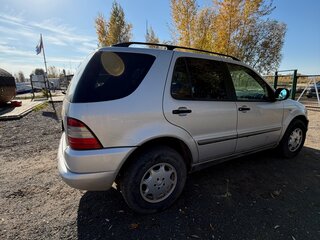 1998 Mercedes-Benz M-Класс 320 I (W163), серебристый, 375000 рублей, вид 2