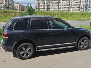 2010 Volkswagen Touareg I Рестайлинг, чёрный, 890000 рублей, вид 3
