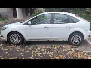 2010 Ford Focus II Рестайлинг, белый, 1000000 рублей, вид 2