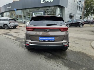 2020 Kia Sportage IV Рестайлинг, коричневый, 2350000 рублей, вид 5