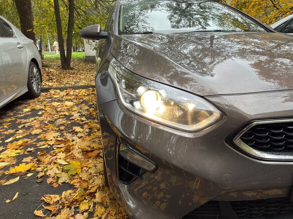 2019 Kia Ceed III, коричневый, 1690000 рублей - вид 21