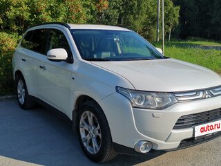 2013 Mitsubishi Outlander III, белый, 1730000 рублей, вид 3