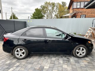 2010 Kia Cerato 6-speed II, чёрный, 650000 рублей, вид 4