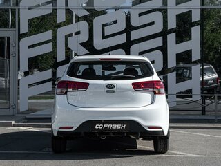 2015 Kia Rio III Рестайлинг, белый, 1180000 рублей, вид 4