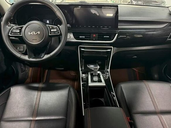 2022 Kia KX3, белый, 1450000 рублей - вид 5