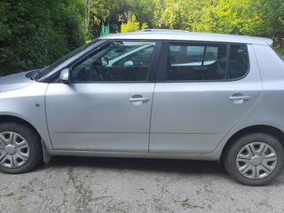 2011 Skoda Fabia II Рестайлинг, серебристый, 420000 рублей, вид 3