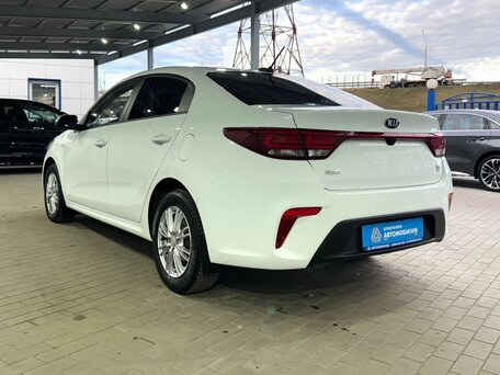 2019 Kia Rio IV, белый, 1525000 рублей, вид 3