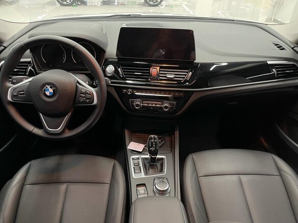 2023 BMW 1 серии 120i III (F52) Рестайлинг, белый, 1818000 рублей - вид 6