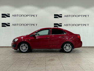 2013 Chevrolet Aveo II, красный, 499000 рублей, вид 2