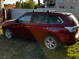 2013 Mitsubishi Outlander III, красный, 1550000 рублей, вид 3