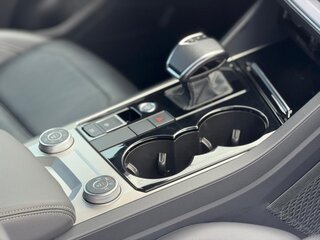 2020 Volkswagen Touareg III, белый, 4250000 рублей, вид 2
