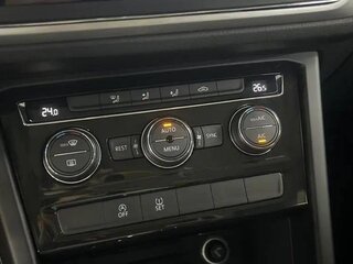 2016 Volkswagen Touran II, белый, 2050000 рублей, вид 4