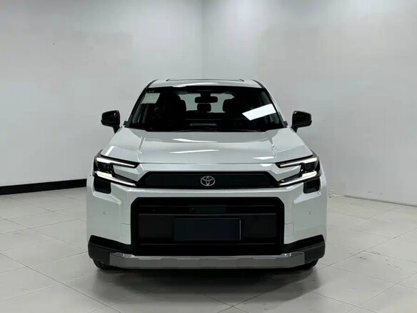 2025 Toyota RAV4 VI (XA60), белый, 4150000 рублей - вид 1