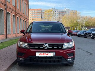 2017 Volkswagen Tiguan II, пурпурный, 2750000 рублей, вид 3