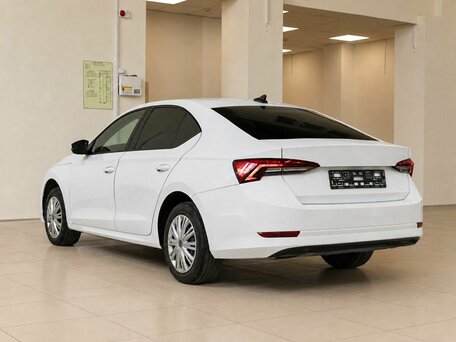 2021 Skoda Octavia IV (A8), белый, 2250000 рублей, вид 4