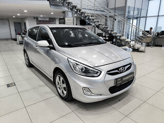 2014 Hyundai Solaris I, серебристый, 650000 рублей, вид 3