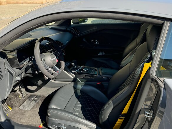 2019 Audi R8 V10 performance II (4S) Рестайлинг, серый, 17000000 рублей - вид 3