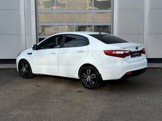2014 Kia Rio 5-speed III, белый, 668000 рублей, вид 3