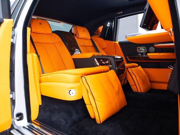 2023 Rolls-Royce Phantom Extended VIII Рестайлинг (Series II), серебристый, 50000000 рублей - вид 26
