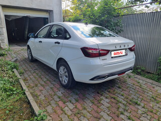 2024 Lada (ВАЗ) Vesta I Рестайлинг (NG), белый, 1250000 рублей, вид 3