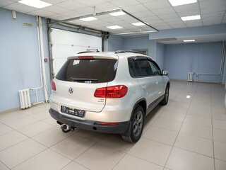 2013 Volkswagen Tiguan I Рестайлинг, серебристый, 949000 рублей, вид 3
