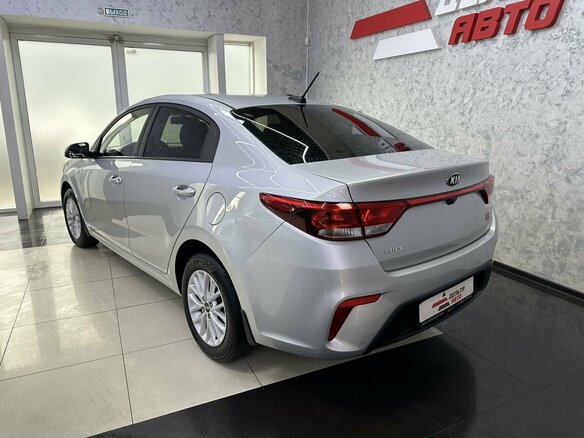 2018 Kia Rio IV, серебристый, 1465000 рублей - вид 2
