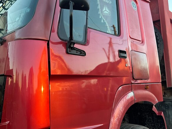 2007 Sinotruk Howo A5, красный, 1550000 рублей - вид 1
