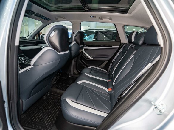 2025 Geely Atlas II, серебристый, 3997651 рублей - вид 16