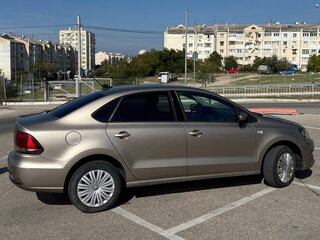2017 Volkswagen Polo V Рестайлинг, бежевый, 1350000 рублей, вид 4